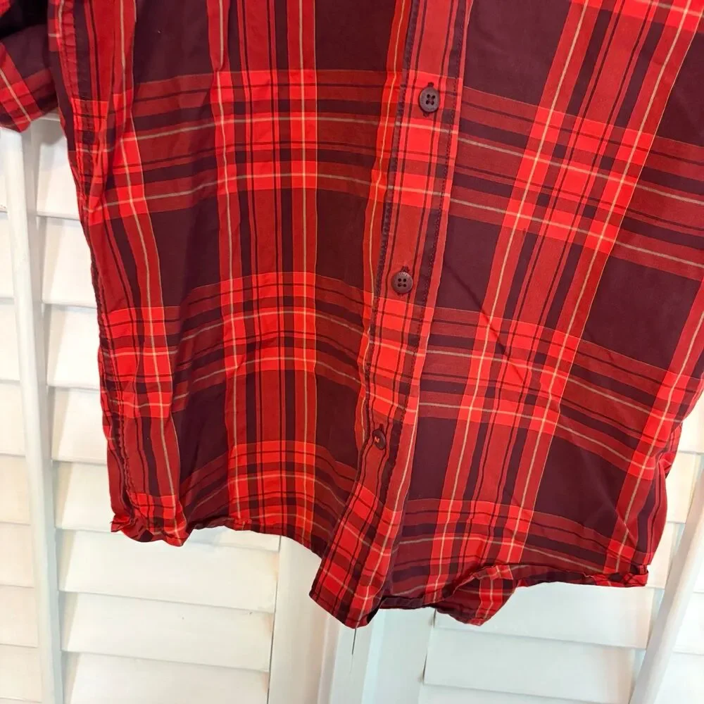 The North Face Red And Burgundy Plaid‎ Button Down Shirt Size Medium
